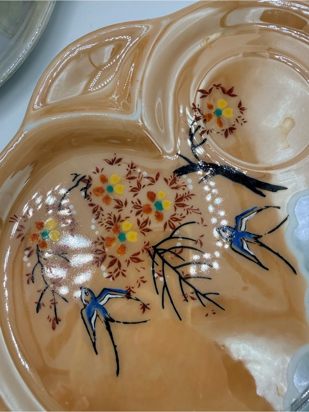Pair of Japanese lusterware tea cups and integrated saucers-hand-painted - Picture 6 of 7